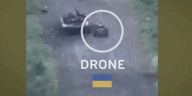 Бойовий дрон-"піхотинець" знищив позицію окупантів шквальним вогнем (відео)