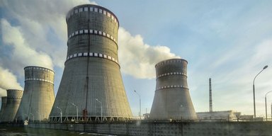 "Врезался в склад ядерных отходов": Захарова обвинила Украину в атаке Курской АЭС дроном