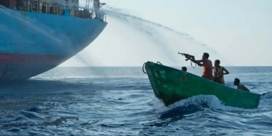 Плыли в полной темноте: пассажир лайнера показала, как прячут корабль от пиратов (видео)