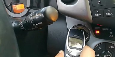 Старый Nokia 3310 может угнать любое авто за 15 секунд: что придумали воры (видео)