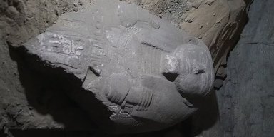 Нашли в потайной комнате. В Египте обнаружили древний саркофаг из розового гранита (фото)