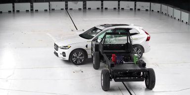 Не такой уж и безопасный: Volvo XC60 не справился с обновленным краш-тестом (видео)