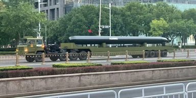 Нагадує 20-метрові торпеди "Посейдон": Китай показав невідому морську зброю (фото)