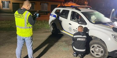 Выпустил 60 патронов: в Хмельницкой области мужчина ранил полицейского и гражданского, детали (фото)