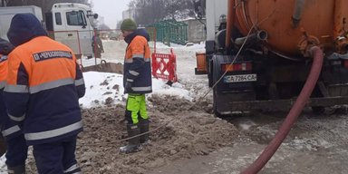 "Сами в шоке": черкасские коммунальщики показали неожиданную находку в канализации (фото)