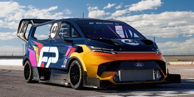 Швидший за Lamborghini та Corvette: фургон Ford Transit вразив незвичним рекордом (відео)