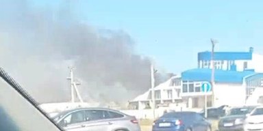"Постійте в Саках, попийте кави": у Криму спалахнув військовий аеропорт, — соцмережі (відео)