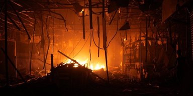 ЗС РФ атакували дронами Запоріжжя: після удару палає ТЦ (фото, відео)