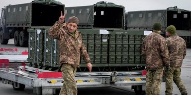 80 ракет и миллион боеприпасов: Великобритания "в спешке" предоставила Украине военную помощь