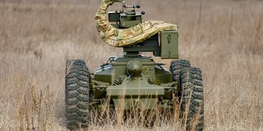 Влаштують засідку, але є проблеми: ЗСУ випробували наземні дрони на оптоволокні (фото)