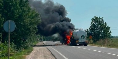 Российский БПЛА попал прямо в грузовик с цистерной в Одесской области: есть погибшие (видео)