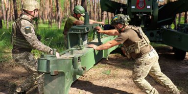 "Полює на окупантів": артилеристи ЗСУ похизувалися новими гаубицями "Богдана-Б" (фото)