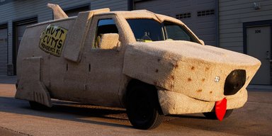 На продажу выставили культовый фургон из фильма "Тупой и еще тупее" (фото)