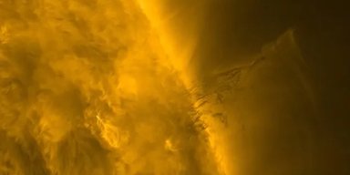 Космический аппарат сфотографировал выброс темной плазмы на Солнце: он больше Земли (фото)