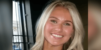 Танцевала на диване: 21-летняя студентка выпала из окна 8-го этажа и выжила