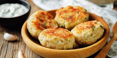 Вкусно с рисом: как приготовить котлеты из трески и феты