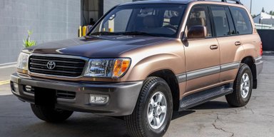 Класика 90-х: виявлено культовий Toyota Land Cruiser 100 у новому стані (фото)
