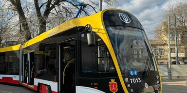Нічна атака БПЛА на Одесу: не працює електротранспорт, є аварійні відключення світла