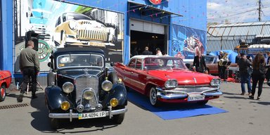 Великі "американці" та вінтажні Mercedes: які авто показали на фестивалі Old Car Land (фото)