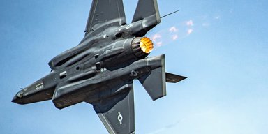 Иран мог сбить F-35 или F-15 США: в сети показали обломки и объяснили, что с ними не так (фото)