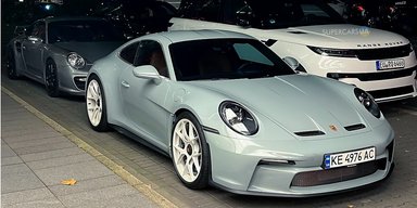У Німеччині помітили рідкісні колекційні Porsche на українських номерах (фото)