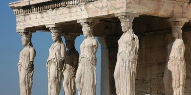 До сих пор ждут сестру: история похищенной из древнегреческого храма Кариатиды (фото)