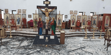 Посічене розпʼяття й ікони побиті склом: Росія обстріляла Київ і пошкодила церкву на Татарці (фото)