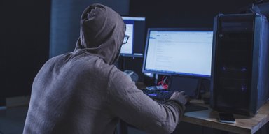 Обманул сотни тысяч человек и получил $70 млн: в Испании арестовали айтишника из Украины