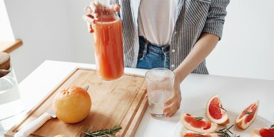 Прискорити метаболізм і схуднути: 5 корисних властивостей грейпфрутового соку
