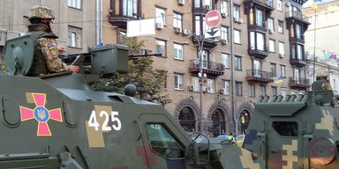 Военные рядом с гражданскими: юрист рассказал, что не так с отчетом Amnesty International