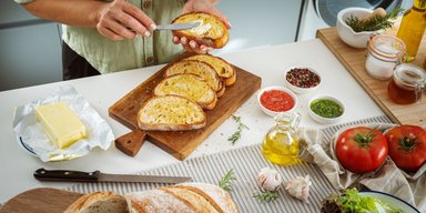 Хліб з маслом як елемент розкоші. Чому зростають ціни на продукти в Україні і що буде навесні