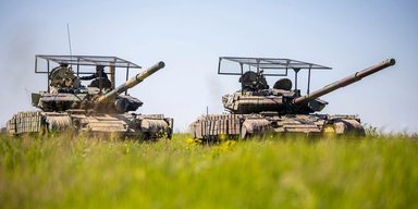 Ставят "мангалы" на советские Т-64: в Приднестровье решили защитить танки от дронов (фото)