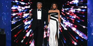 Выгоняют из магазинов: стилист Мелании Трамп рассказал, почему ее так сложно одевать