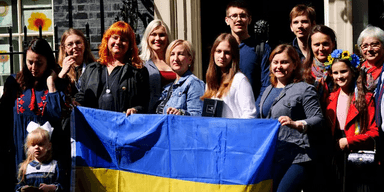 Близько 1 100 євро на місяць: де в Європі біженці з України отримають максимальні виплати (відео)