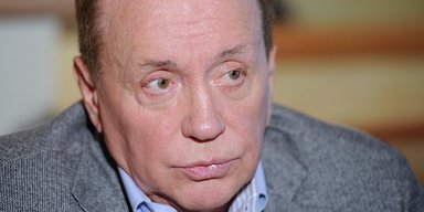 Російський телеведучий Олександр Масляков, через пухлину в легенях, йде з КВК