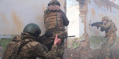 Лобовые атаки многоэтажек: в Часовом Яру продолжаются ожесточенные бои в руинах (карта)