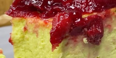 Фісташковий чізкейк із вишнею: рецепт ласощів, які тануть у роті
