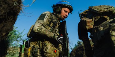 В Верховной Раде подтвердили информацию о переводе военных медиков в пехоту (видео)