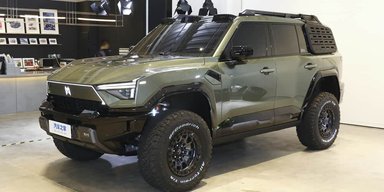 Нового 700-сильного конкурента "Гелендвагена" показали до прем'єри (фото)