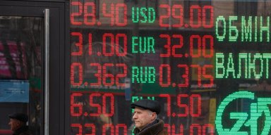 Курс доллара уже 29: что происходит на межбанке и почему падает гривна