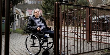 "Тримаю свої речі під ліжком": у Польщі українку після інсульту виселили до будинку для безпритульних
