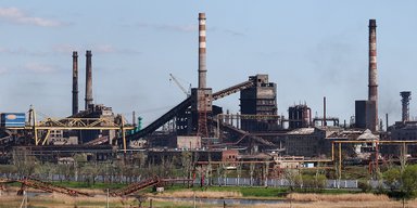 До другої річниці боїв за Маріуполь в Україні відзначають подвиг воїнів "Азову"