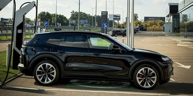 У Києві помітили новітній електричний Cayenne Turbo (фото)
