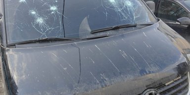 Во Львове женщина с пистолетом напала на автомобиль ТЦК (фото)