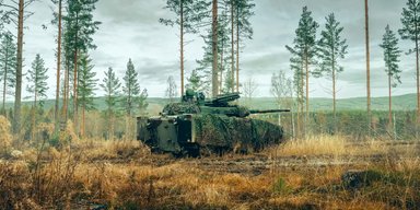 Воюет в Украине: журналисты протестировали танк BAE Systems CV90
