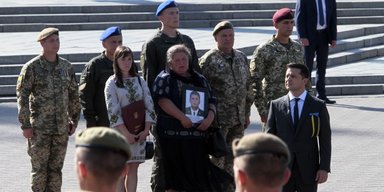 День Независимости без парада, но с маршами - фоторепортаж