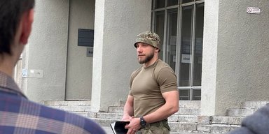 Слухали під стінами: захисника Києва не пустили читати лекцію до "Могилянки", — командир 3 ОШБр