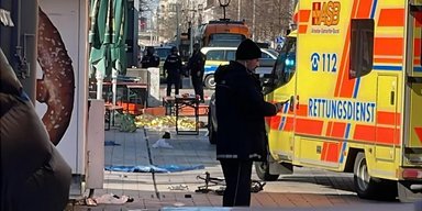 Теракт в Германии: водитель въехал в толпу в Мангейме (видео)