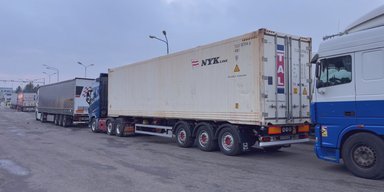 Польські фермери розпочали блокаду пункту пропуску "Медика-Шегині": чого вимагають (відео)