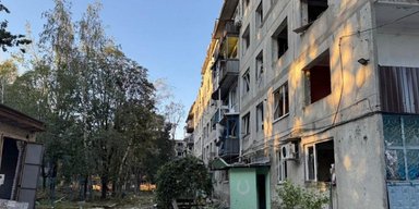 ЗС РФ могли скинути ФАБ-3000 на багатоповерхівку: вибух у Родинському зафіксував дрон (відео)